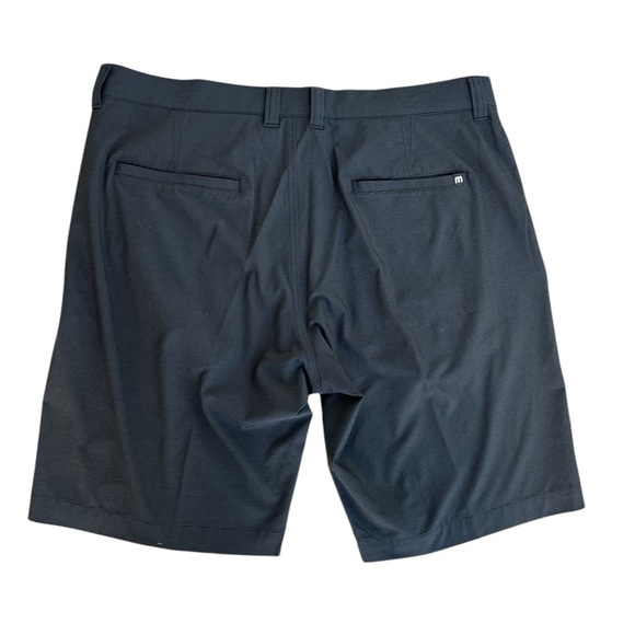 Travis Mathew’s Men’s Black Golf Shorts - Picture 6 of 6